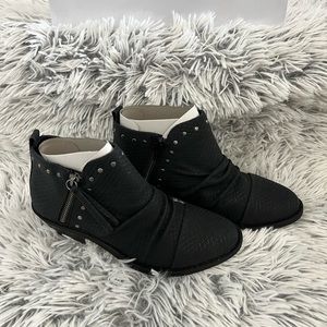 🆕 Report Damona Ankle Bootie in Black Size 6